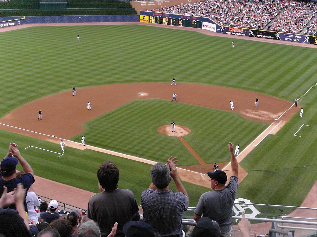 comericapark-walkedinarun